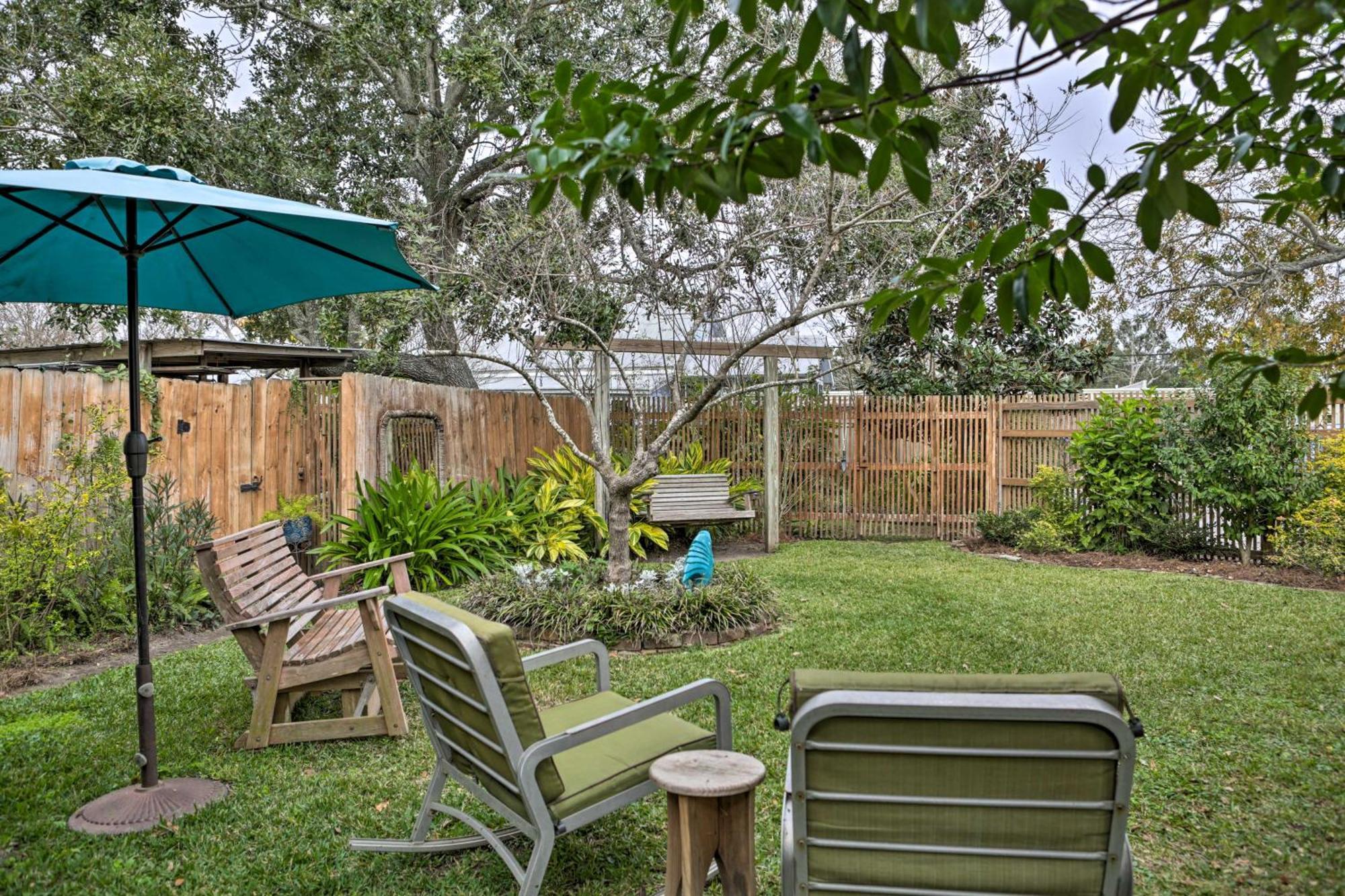 Walk To Beach From Chic Old Town Apartment With Yard Bay St. Louis Extérieur photo